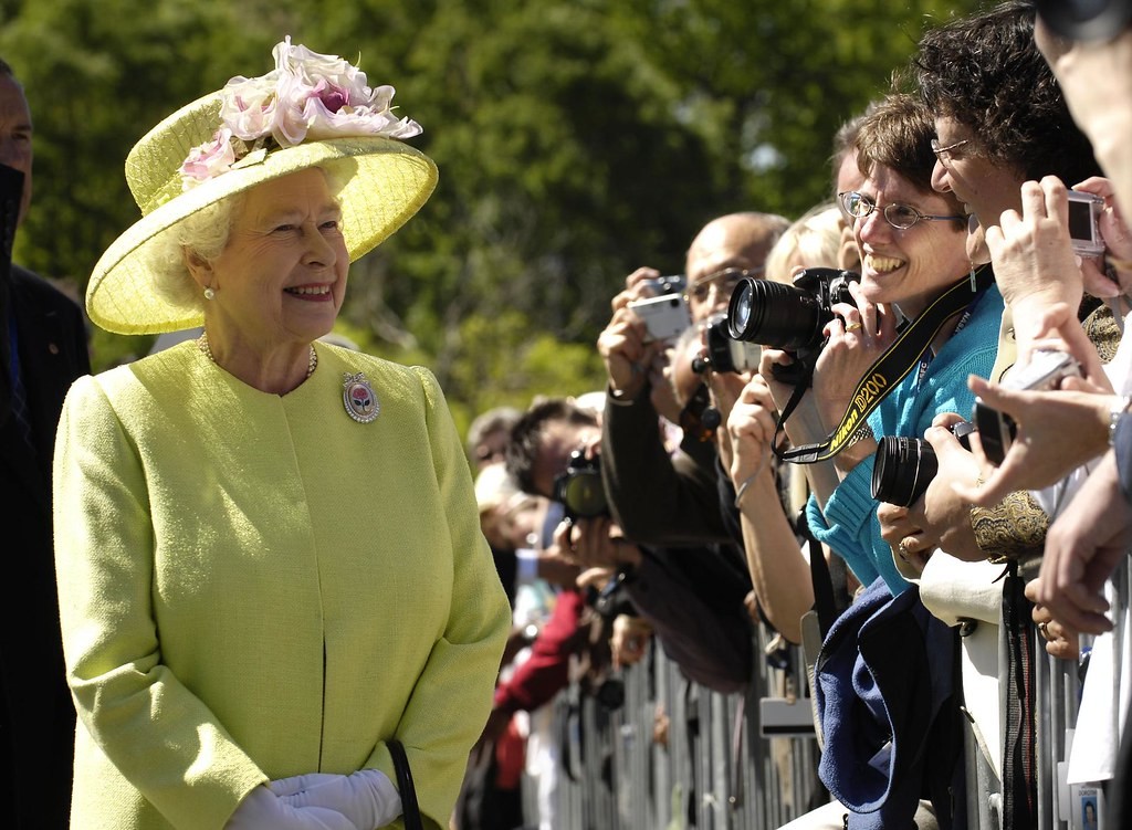 Queen Elizabeth II Visits NASA's Goddard Space Flight Center in 2007